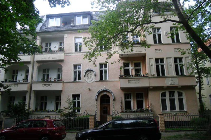 Erstbezug nach Sanierung, Helle 3 Zi Altbau Whg 90qm, 2. OG ,mit Balkon — photo 1
